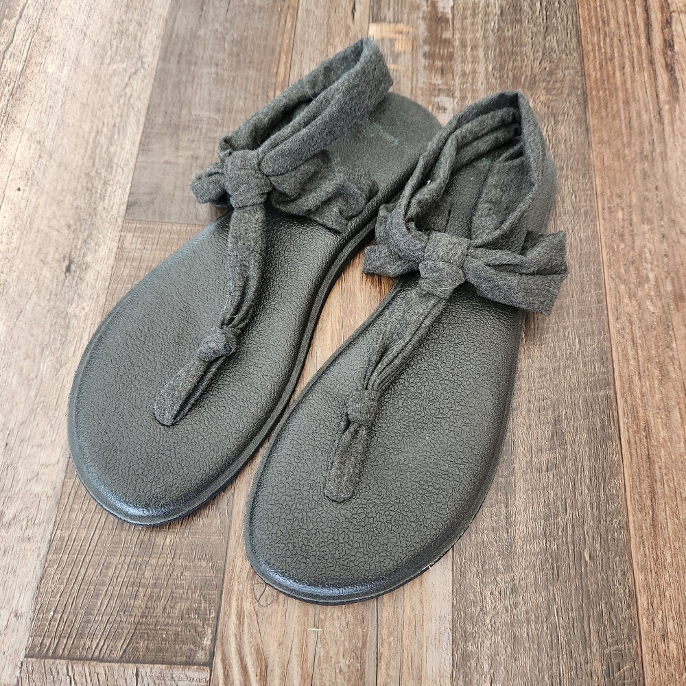 Sanuk Black Knotted Fabric Toe-Post Sandals